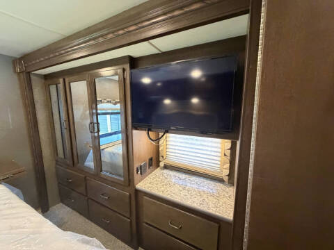 2017 Thor Motor Coach Hurricane