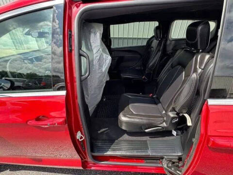 2027 Chrysler Pacifica Select