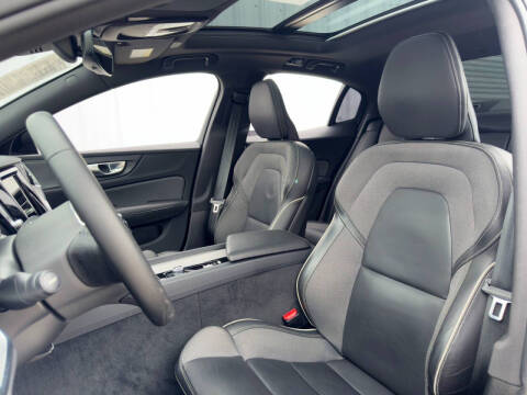 2024 Volvo S60 B5 Plus Black Edition