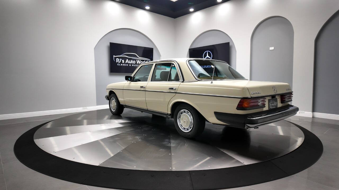 1983 Mercedes-Benz 240-Class 3