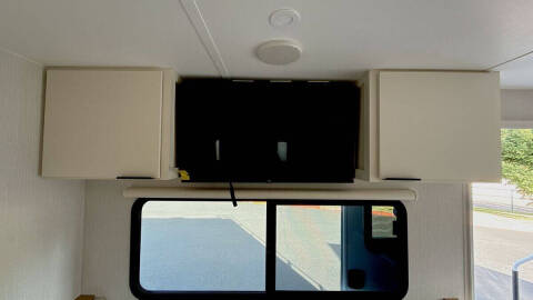 2026 Winnebago Thrive