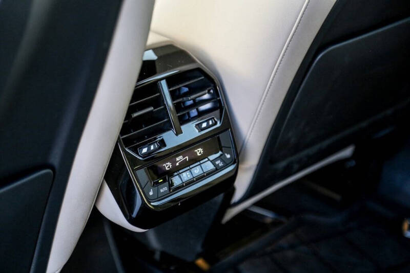 2025 BMW iX xDrive50