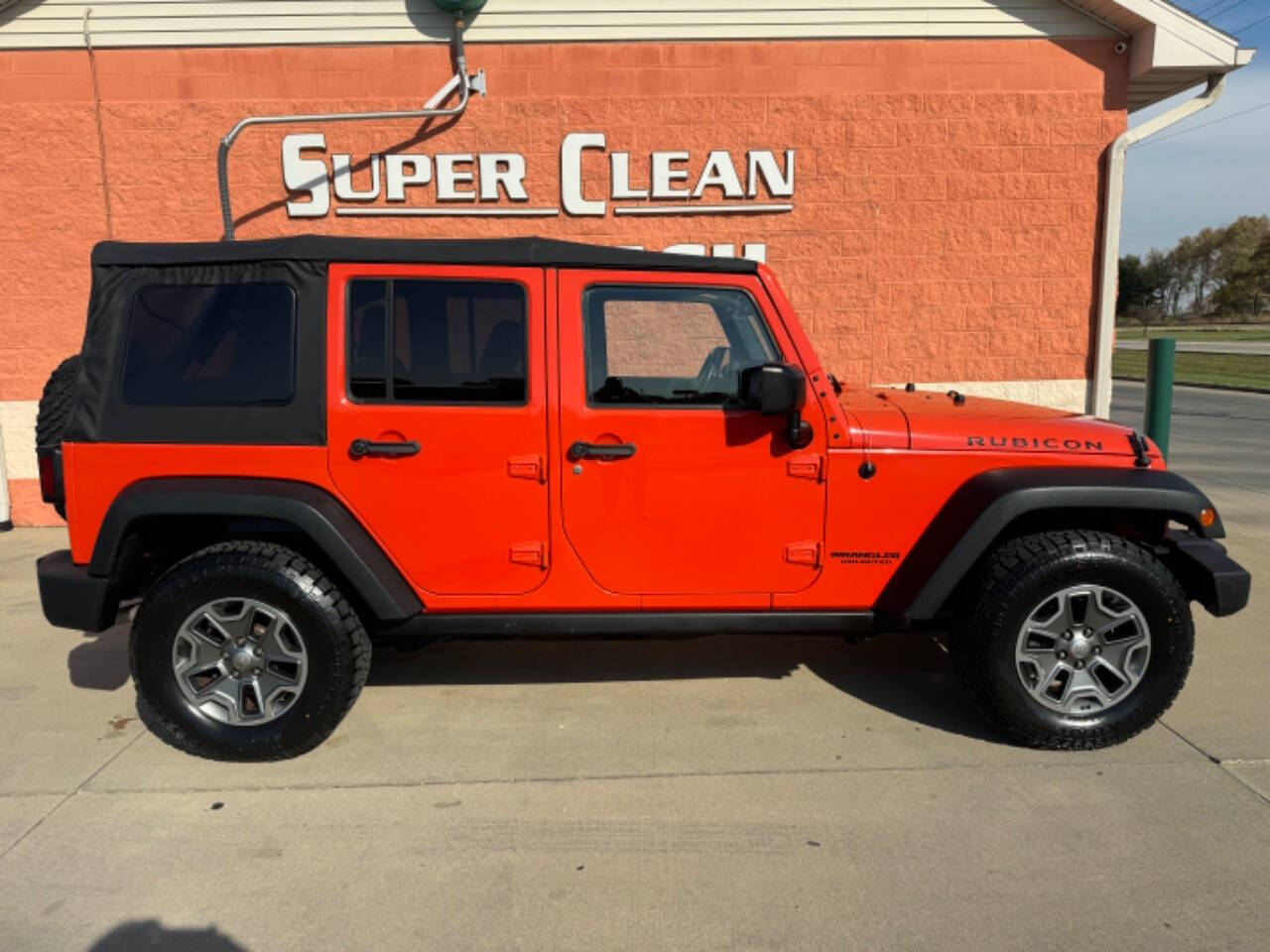 2015 Jeep Wrangler Unlimited for sale at Illinois Auto Wholesalers in Tolono, IL