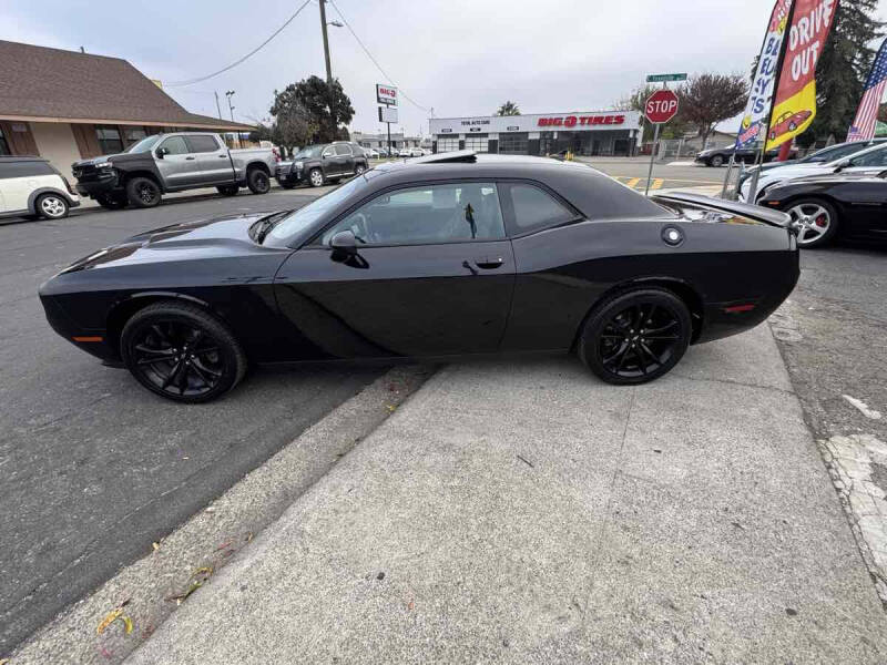 2018 Dodge Challenger SXT Plus