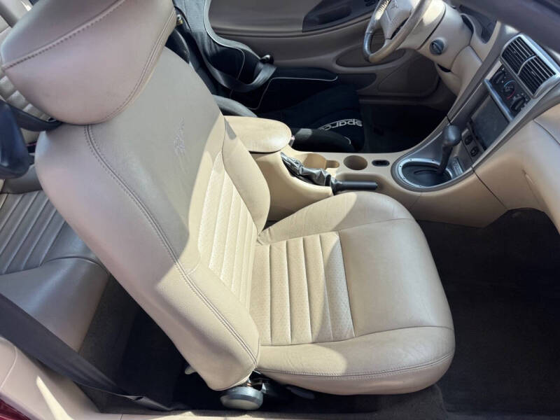 2004 Ford Mustang GT Deluxe