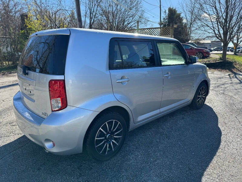 2012 Scion xB Base photo 13