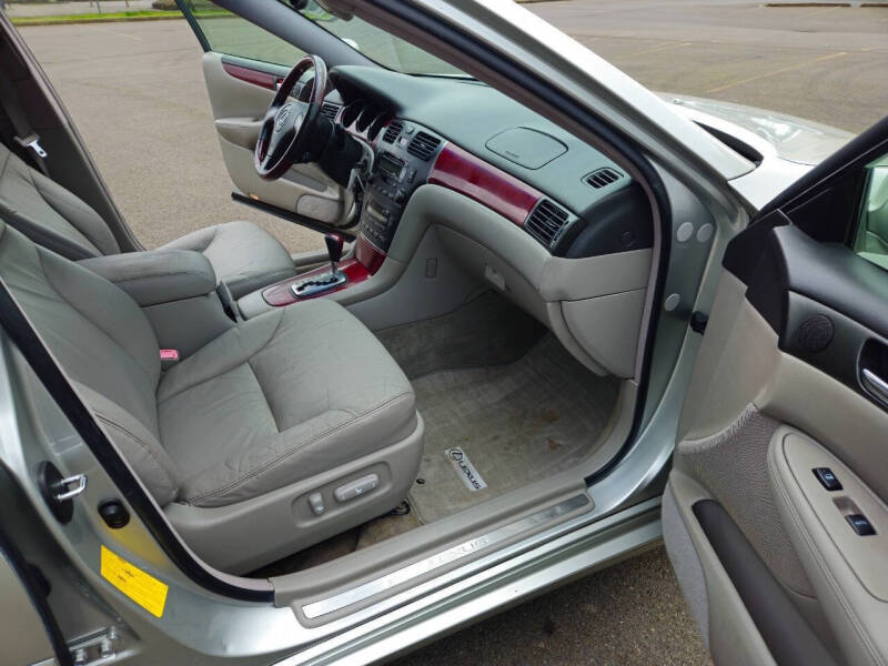 2004 Lexus ES 330