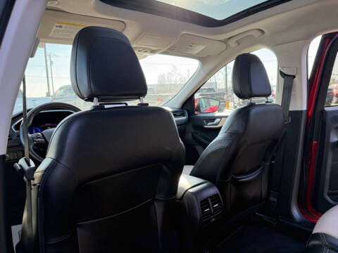 2022 Ford Escape Hybrid Titanium