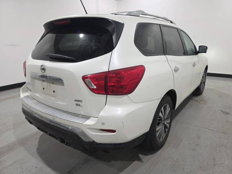 2017 Nissan Pathfinder SL