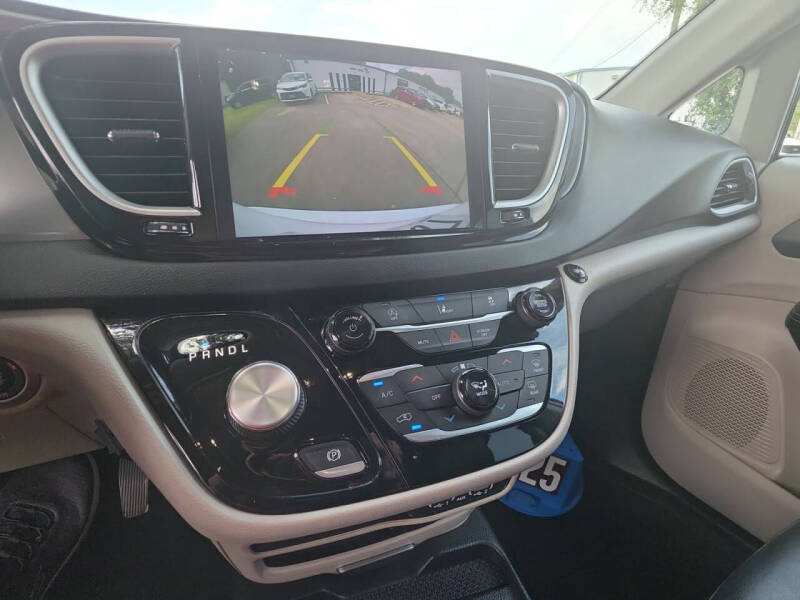 2022 Chrysler Pacifica Touring L
