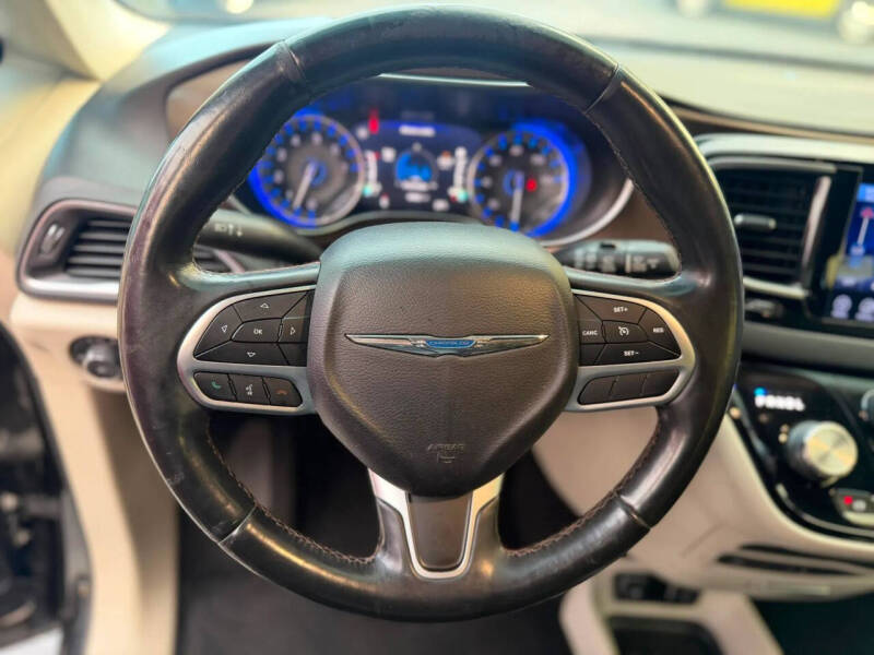 2017 Chrysler Pacifica Touring-L Plus