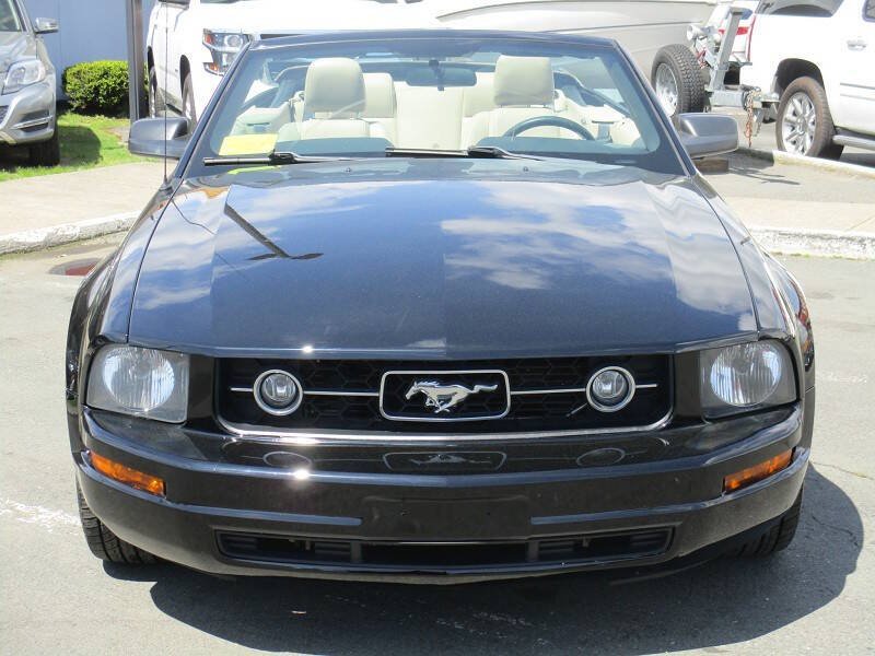 2006 Ford Mustang V6 Deluxe
