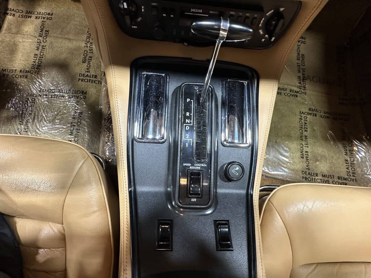 1986 Jaguar XJ-Series 15