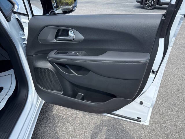 2026 Chrysler Voyager LX