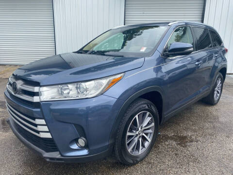 2019 Toyota Highlander for sale at Monroe Auto's, LLC in Parsons TN