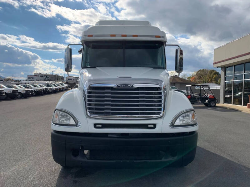 2010 Freightliner Columbia 120