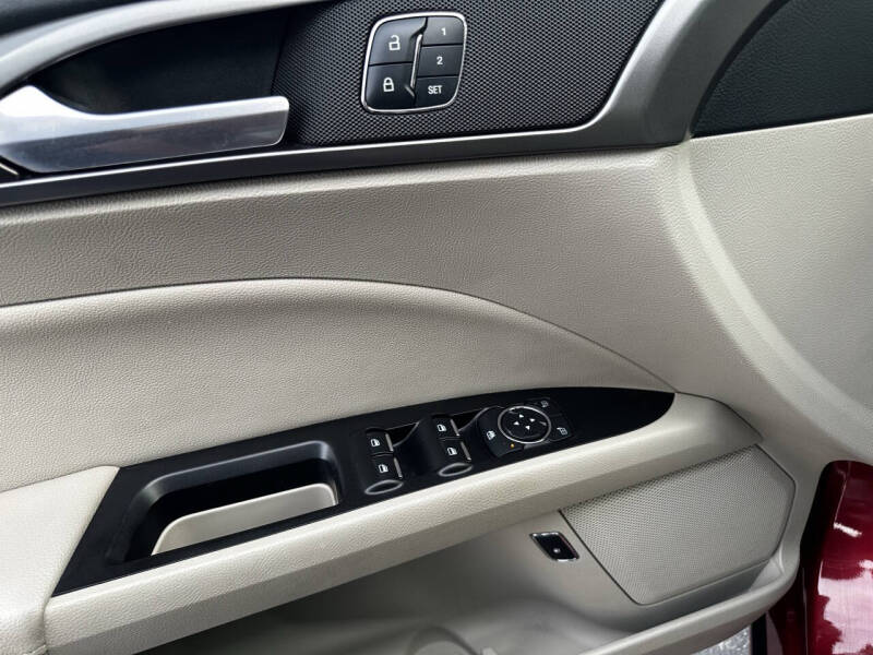 2017 Ford Fusion Hybrid SE