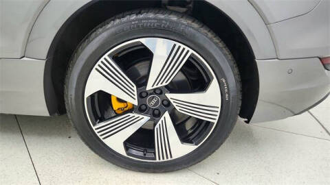 2022 Audi e-tron quattro Premium Plus