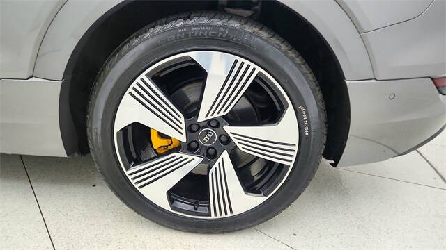 2022 Audi e-tron quattro Premium Plus