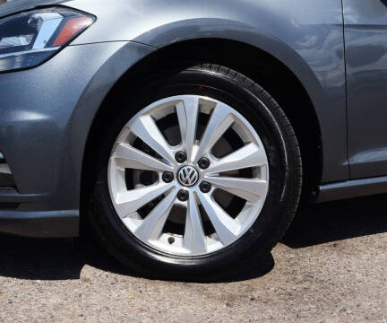 2018 Volkswagen Golf TSI SE