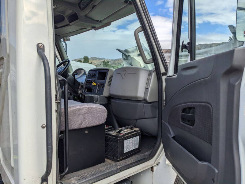 2019 International 4300 24 ft Cab Chassis(CDL)