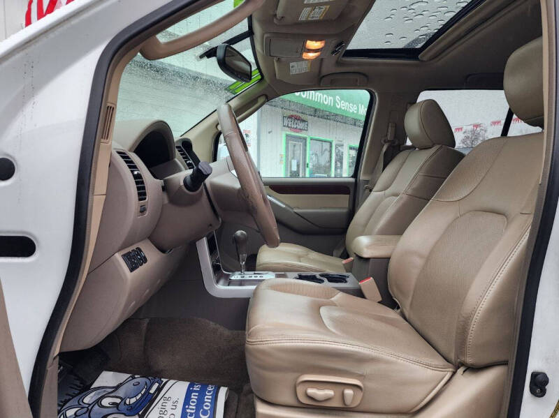 2011 Nissan Pathfinder LE