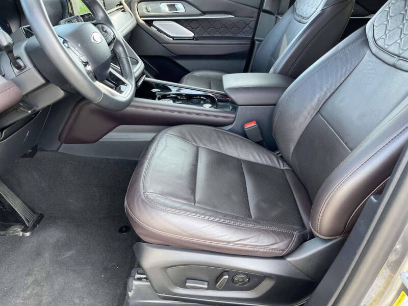 2025 Ford Explorer Platinum