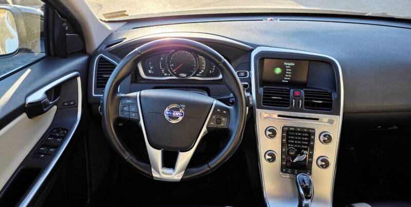 2017 Volvo XC60 T5 Dynamic