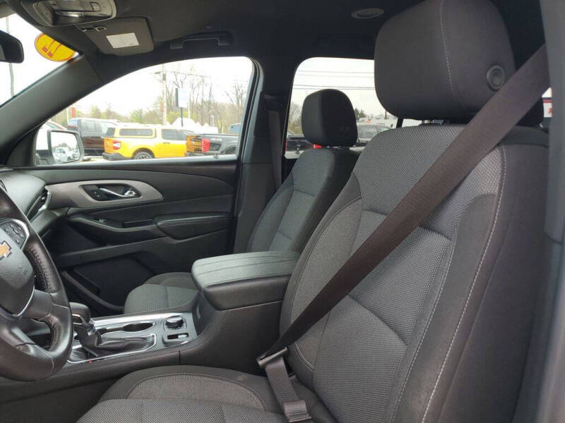 2022 Chevrolet Traverse LT Cloth