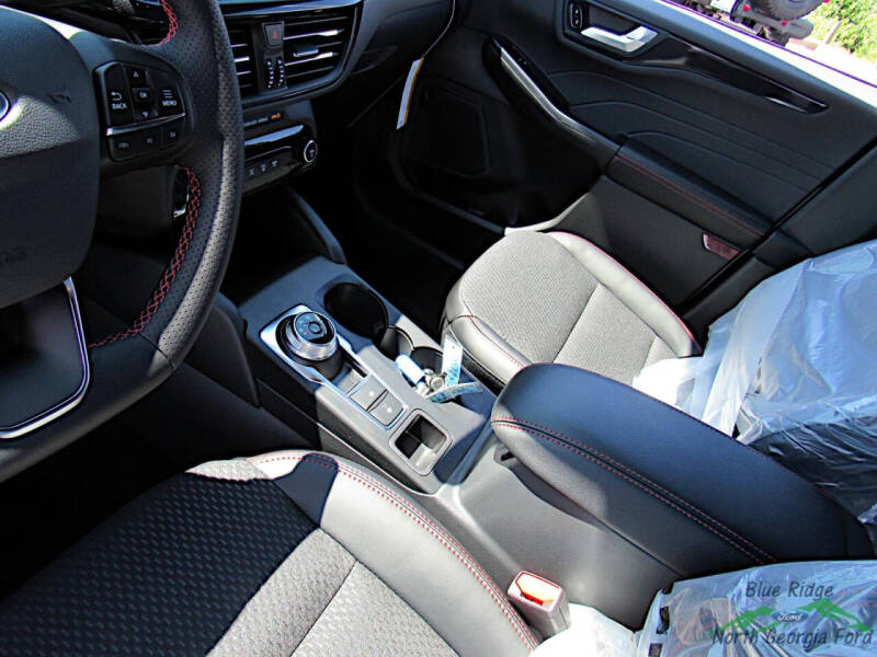 2025 Ford Escape Hybrid ST-Line