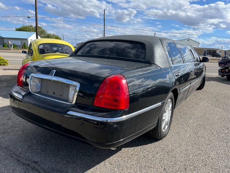 2007 Lincoln Town Car Executive photo 3