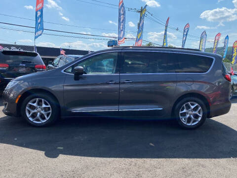 2017 Chrysler Pacifica Touring Plus