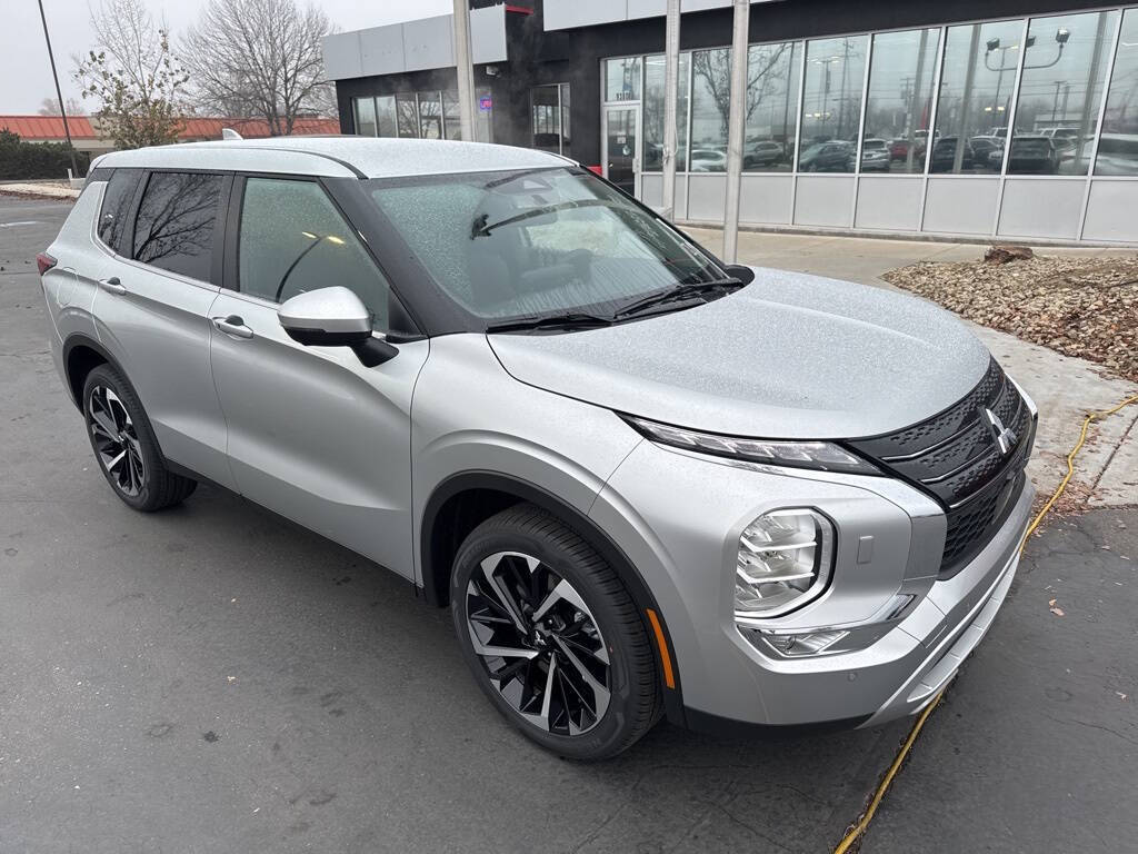 2024 Mitsubishi Outlander for sale at Axio Auto Boise in Boise, ID