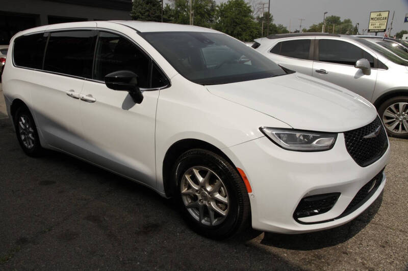 2025 Chrysler Pacifica Select
