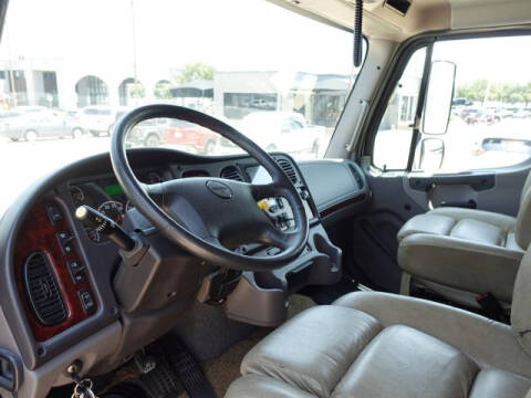 2018 Freightliner M2 106