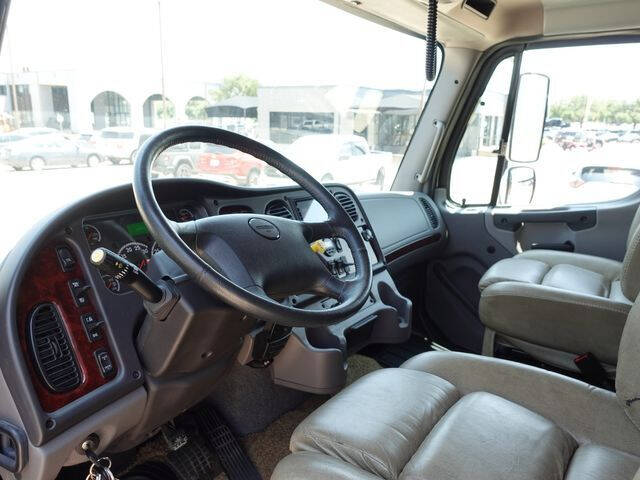 2018 Freightliner M2 106