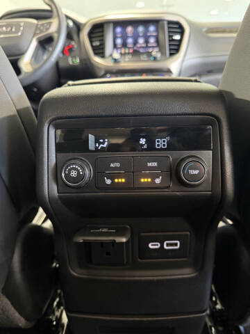 2022 GMC Acadia Denali