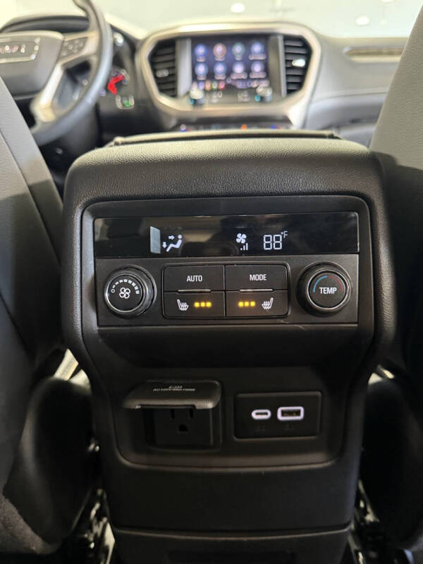 2022 GMC Acadia Denali