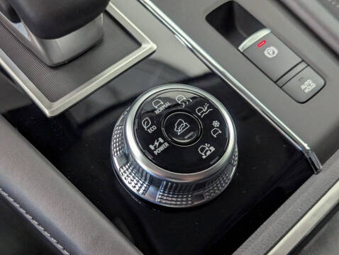 2025 Mitsubishi Outlander PHEV SE