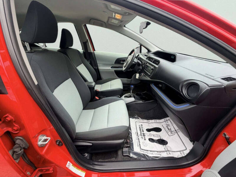 2013 Toyota Prius c Two