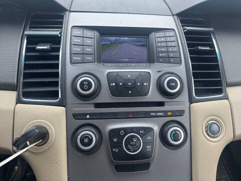 2015 Ford Taurus SE