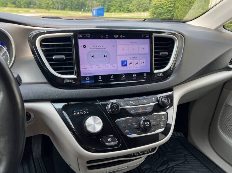 2021 Chrysler Pacifica Touring L