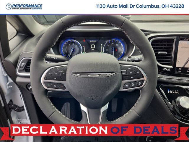 2027 Chrysler Pacifica Select