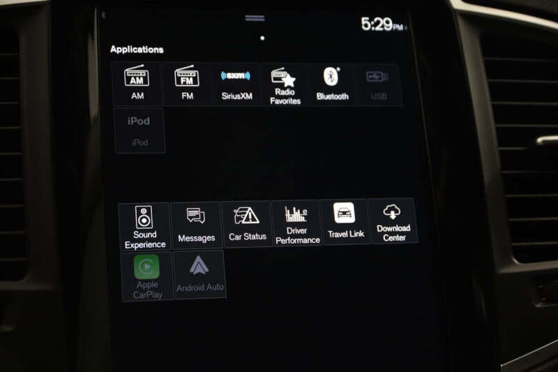 2022 Volvo XC90 T6 Momentum 7-Passenger