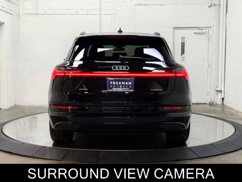 2022 Audi e-tron quattro Premium