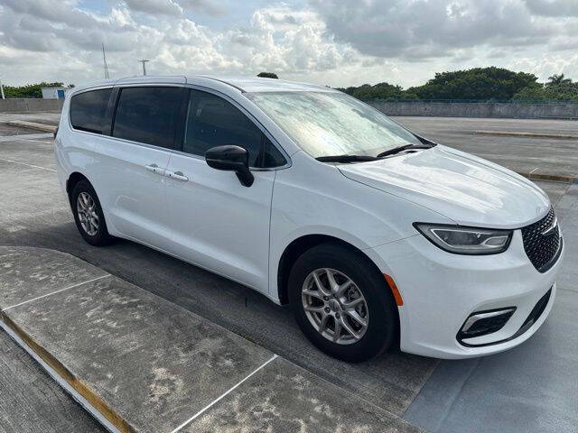 2024 Chrysler Pacifica Touring