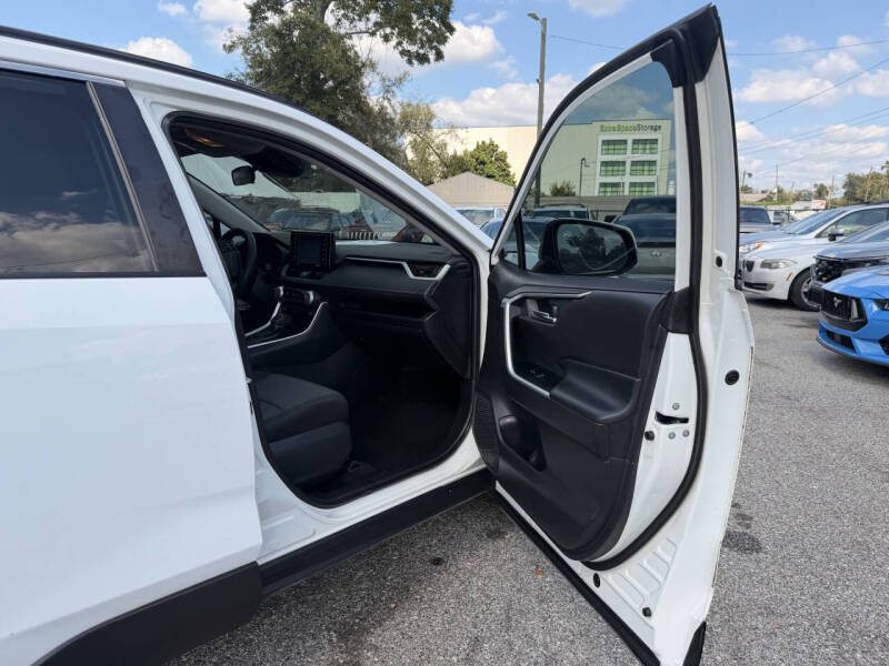 2020 Toyota RAV4 XLE