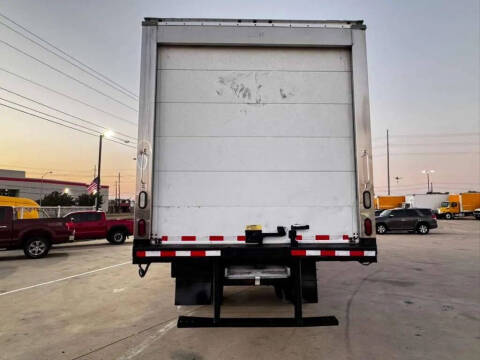 2017 Freightliner M2 106