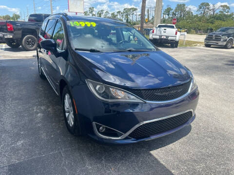 2018 Chrysler Pacifica for sale at Used Car Factory Sales & Service in Port Charlotte FL