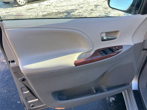 2013 Toyota Sienna XLE 8-Passenger